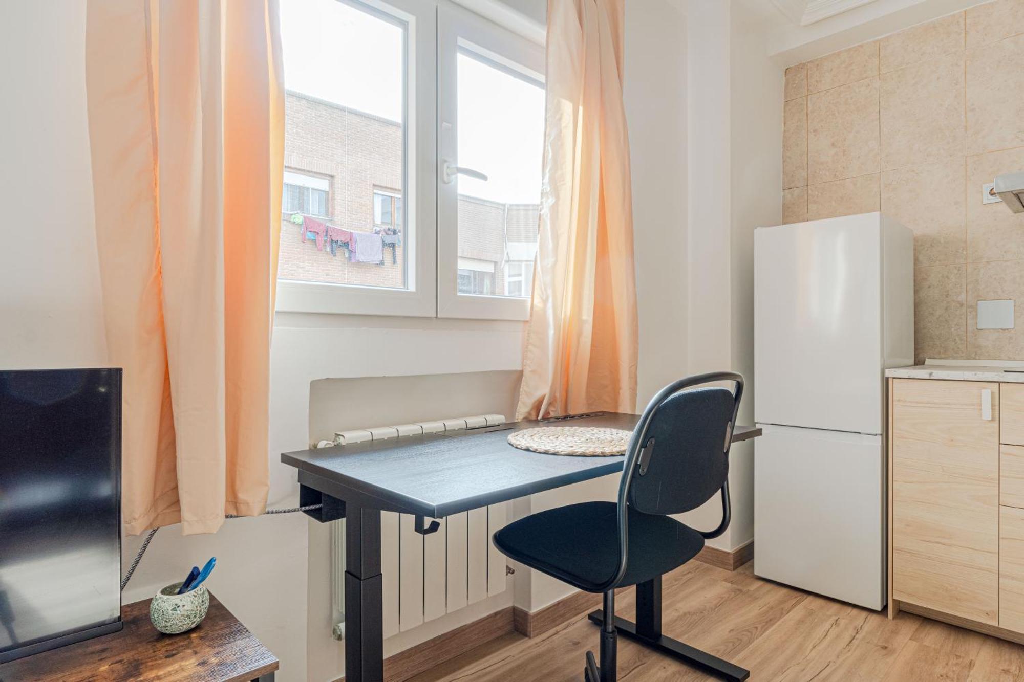 Estudio En Moncloa Apartment